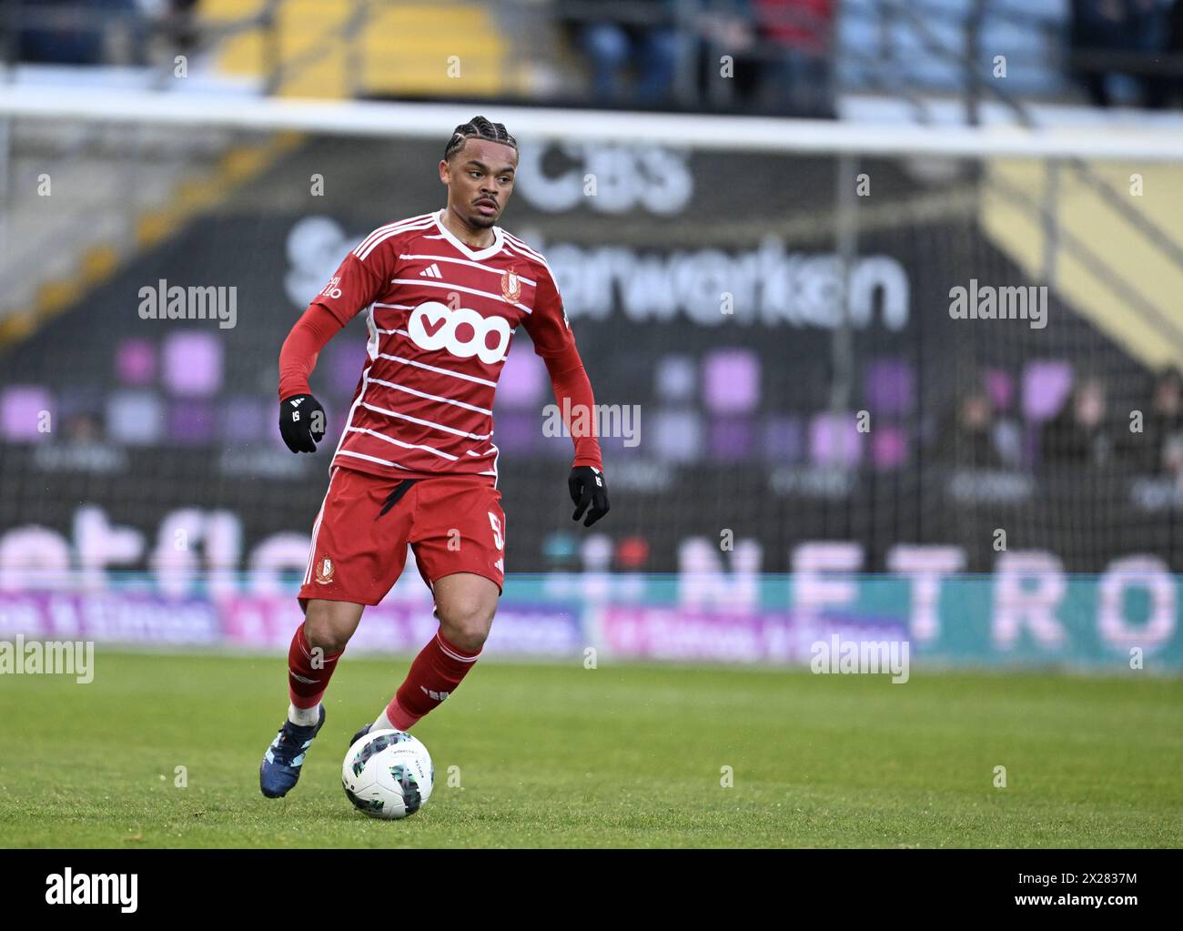 Westerlo, Belgique. 20 avril 2024. Lucas Noubi de Standard photographié en action lors d'un match de football entre le KVC Westerlo et le Standard de Liège, samedi 20 avril 2024 à Westerlo, le 4e jour (sur 10) des Europe Play-offs de la première division 'Jupiler Pro League' 2023-2024 du championnat belge. BELGA PHOTO JOHN THYS crédit : Belga News Agency/Alamy Live News Banque D'Images