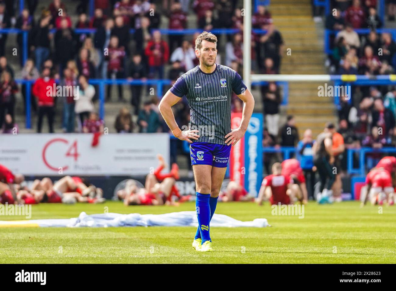 Warrington, Cheshire, Royaume-Uni. 20 avril 2024. Super League Rugby : Warrington Wolves vs Leigh Leopards au stade Halliwell Jones. Stefan Ratchford s'échauffe avant le match dans la manche 8 de Superligue affrontement contre Leigh. Crédit James Giblin/Alamy Live News. Banque D'Images