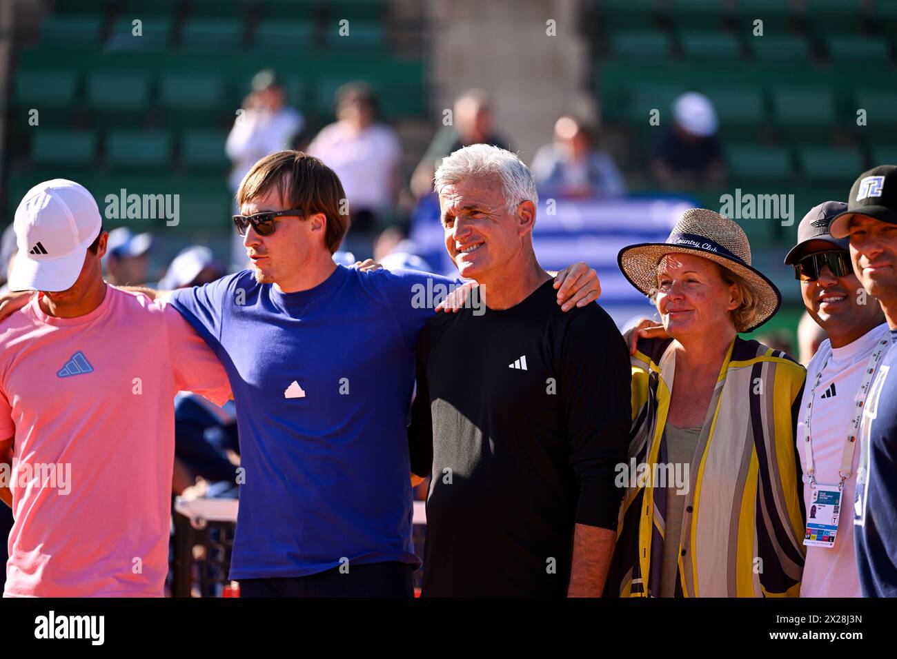 Paris, France. 14 avril 2024. Parents de Stefanos Tsitsipas son entraîneur Apostolos Tsitsipas et sa mère Julia Apostoli lors de la finale Rolex Monte-Carlo ATP Masters 1000 tennis le 14 avril 2024 au Monte Carlo Country Club de Roquebrune Cap Martin, France près de Monaco. Crédit : Victor Joly/Alamy Live News Banque D'Images