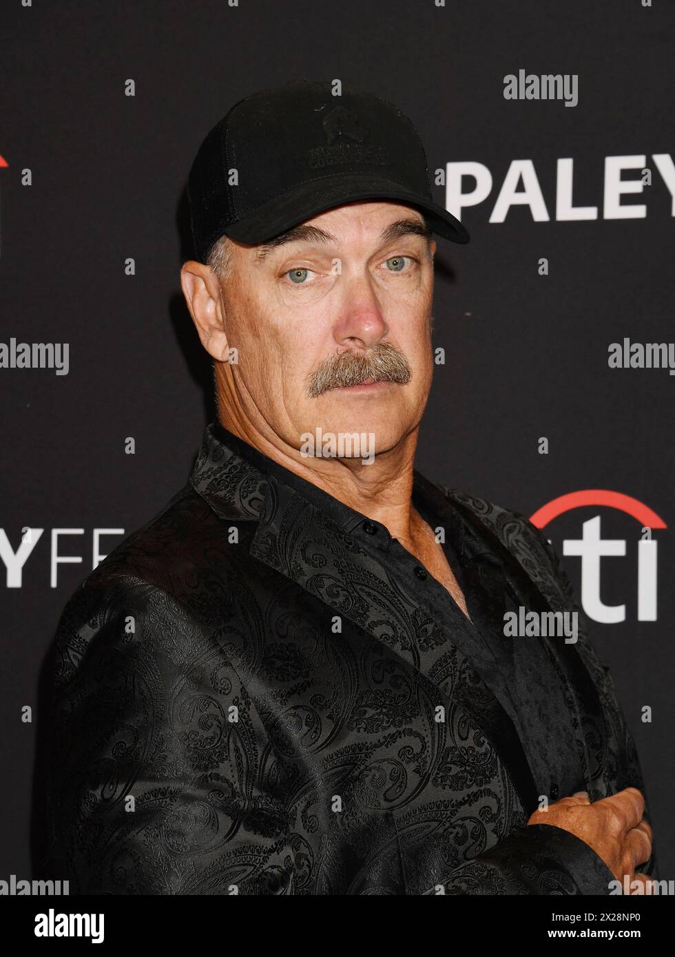 Hollywood, Californie, États-Unis. 19 avril 2024. Patrick Warburton arrive au Paley Fest LA 2024 - « Family Guy » 25th Anniversary Celebration au Dolby Theatre le 19 avril 2024 à Hollywood, Californie. Crédit : Jeffrey Mayer/Media Punch/Alamy Live News Banque D'Images