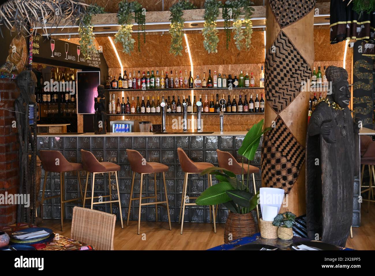 Vue de l'intérieur de Mama Africa, un restaurant africain tyiique à Cape Town, Afrique du Sud Banque D'Images
