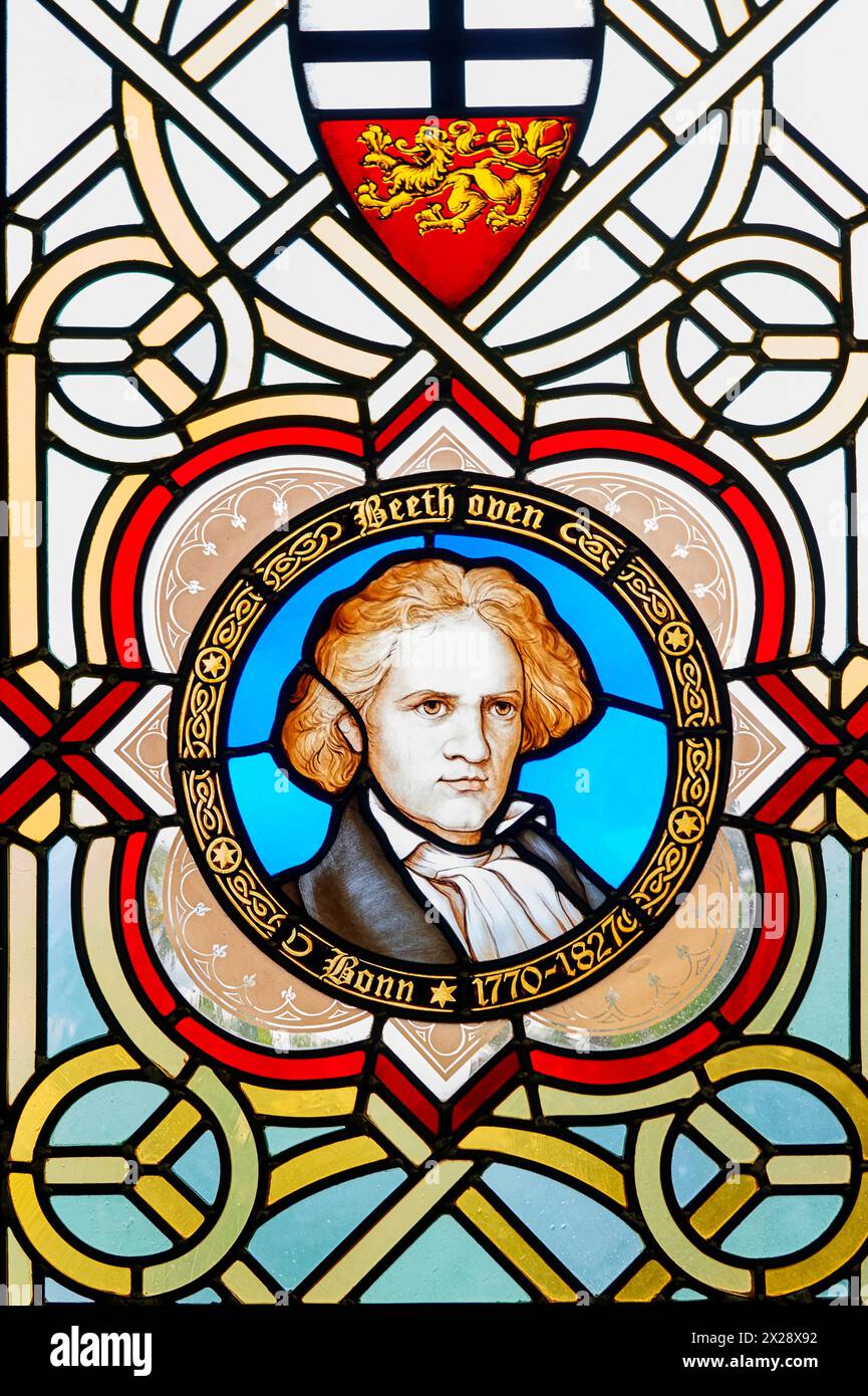 Portrait en vitrail de Ludwig van Beethoven à l'intérieur du château de Drachenfels Banque D'Images