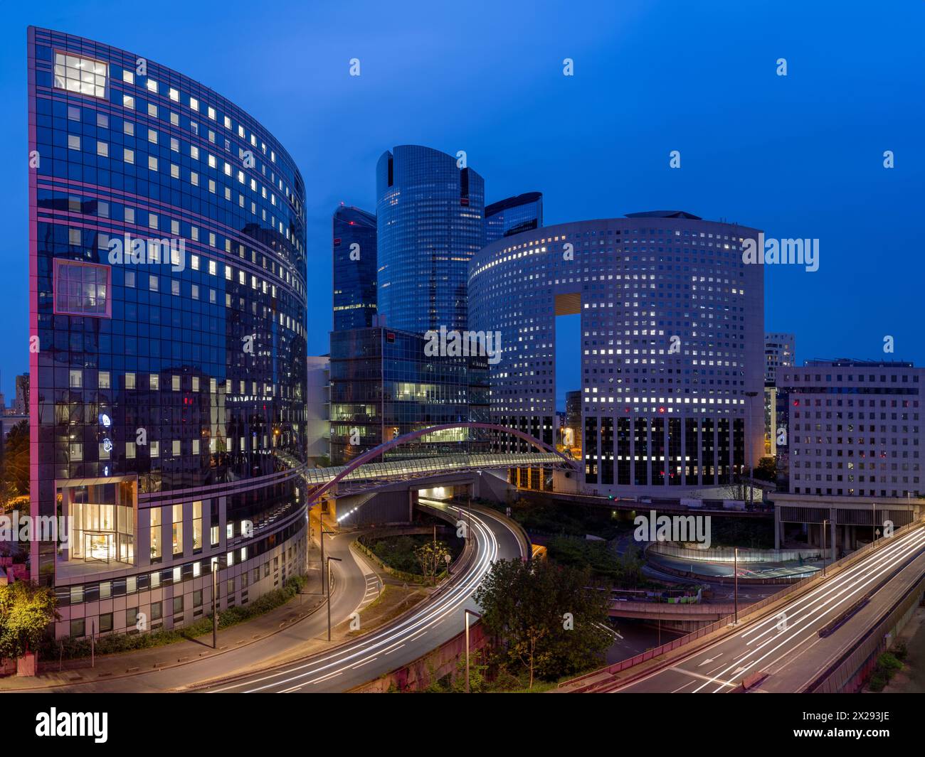 La Défense à Paris France. Architecture moderne dans la ville historique Banque D'Images