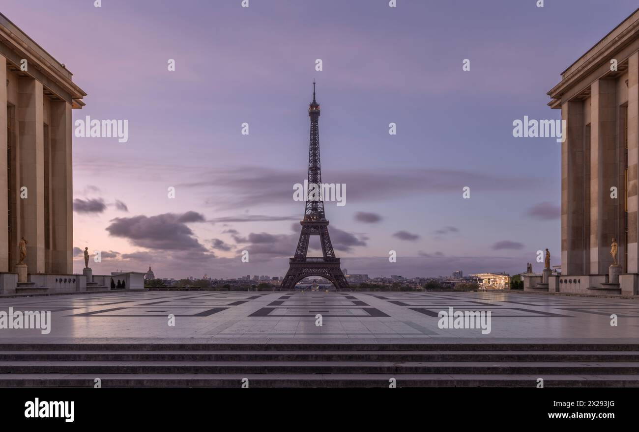 La Tour Eiffel à Paris, monument de la capitale de la France. Banque D'Images