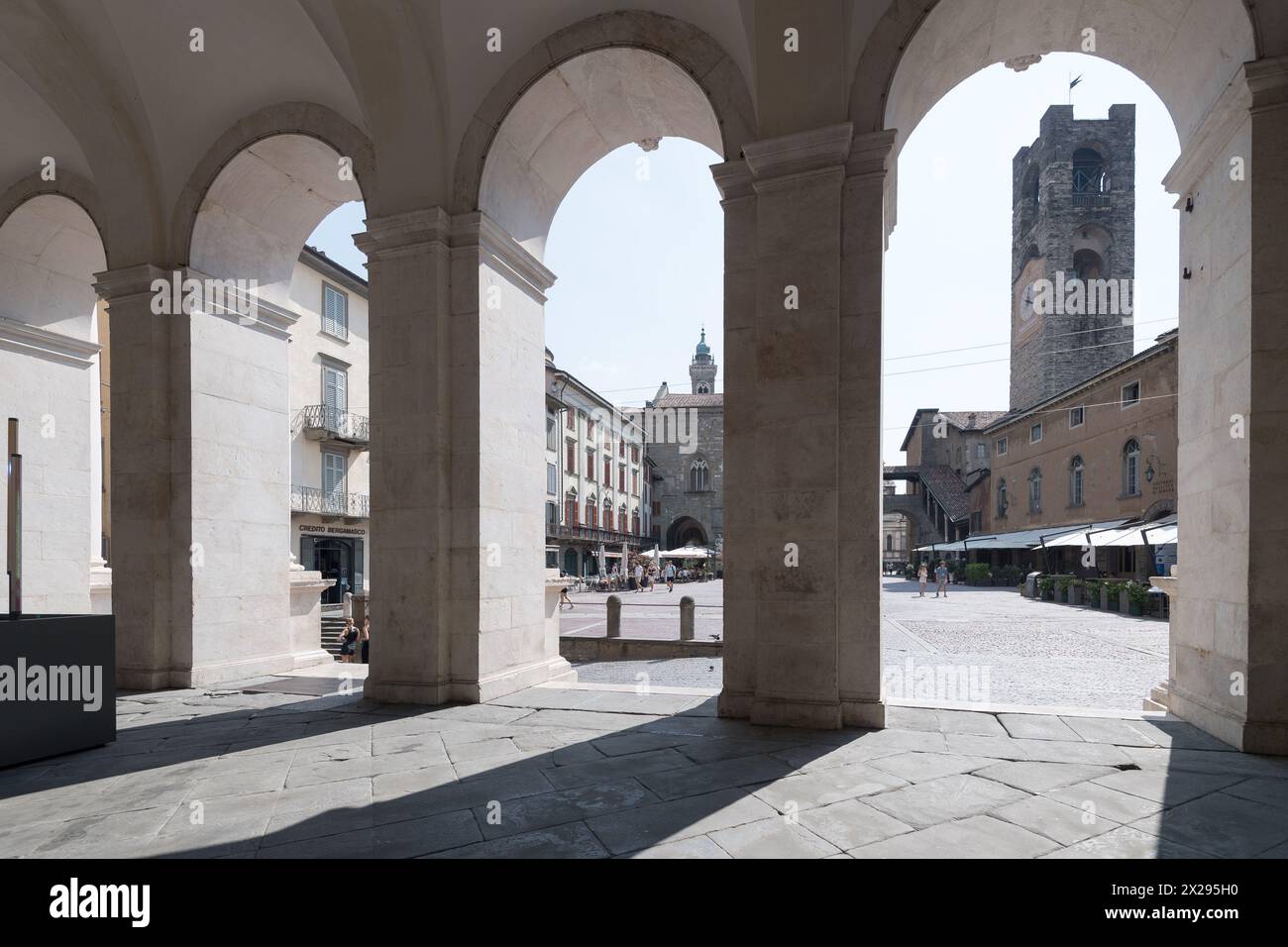 Gothique Palazzo della Ragione du XII siècle, romane Torre Civica (Tour civique) du XI au XII siècle et Palazzo del Podesta du XII siècle o Banque D'Images