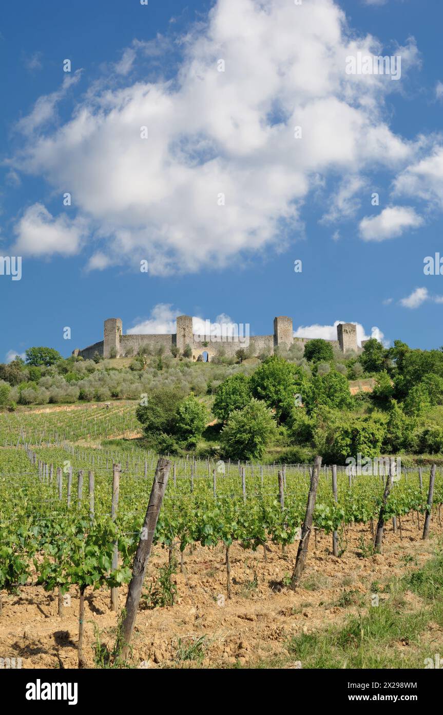 Mur de la ville et village de Monteriggioni, Toscane, Italie Banque D'Images