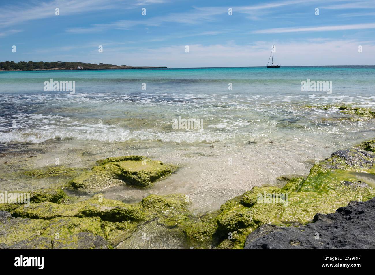 Une photo étonnante de sa saura Beach, sur la côte de Minorque Banque D'Images