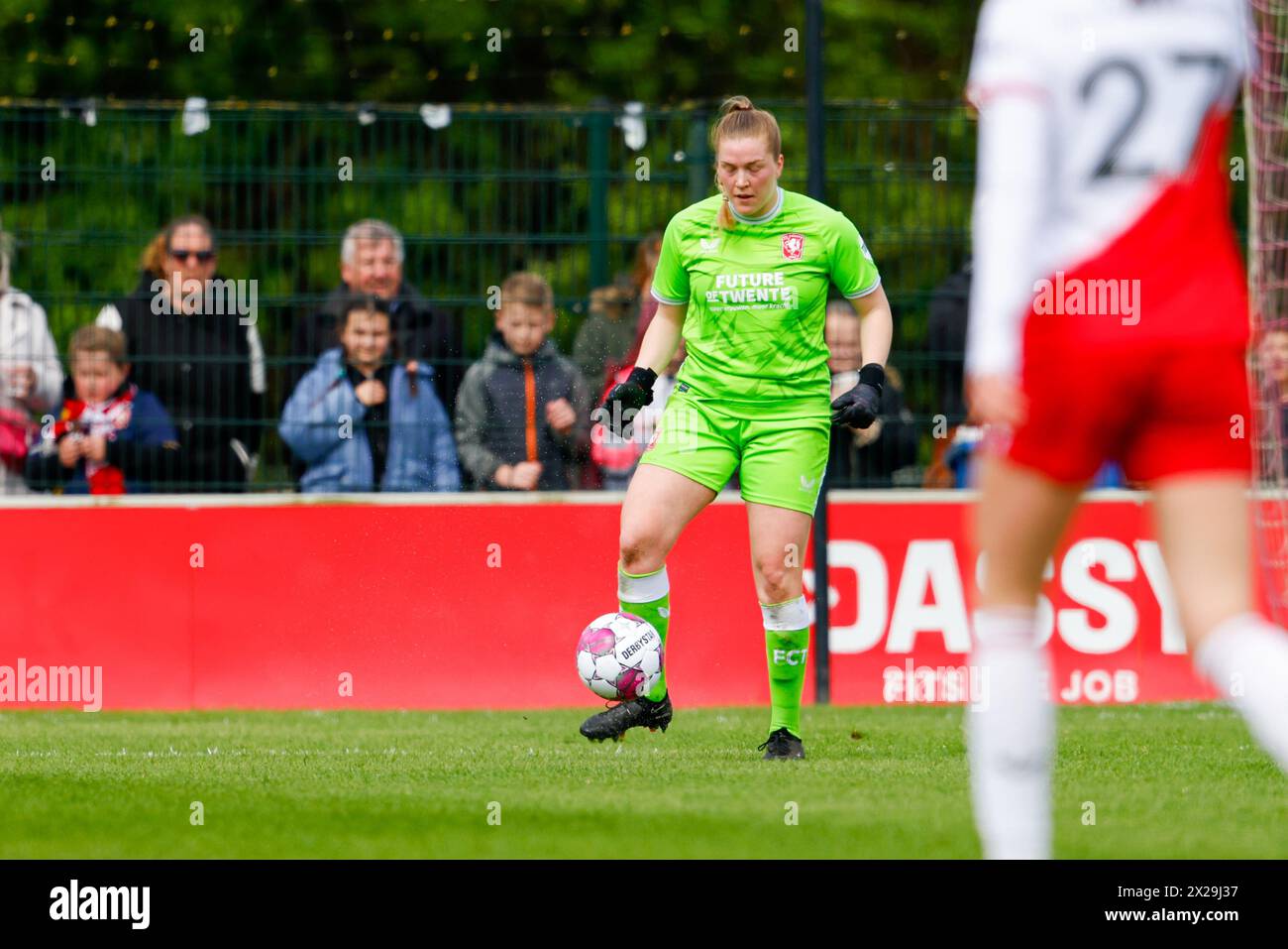 UTRECHT, 21-04-2024, Stadium Zoudenbalch, football, Dutch Azerion Vrouwen Eredivisie, saison 2023/2024, pendant le match FC Utrecht - FC Twente (femmes), FC Twente gardienne féminine Leonie Doege crédit : Pro Shots/Alamy Live News Banque D'Images