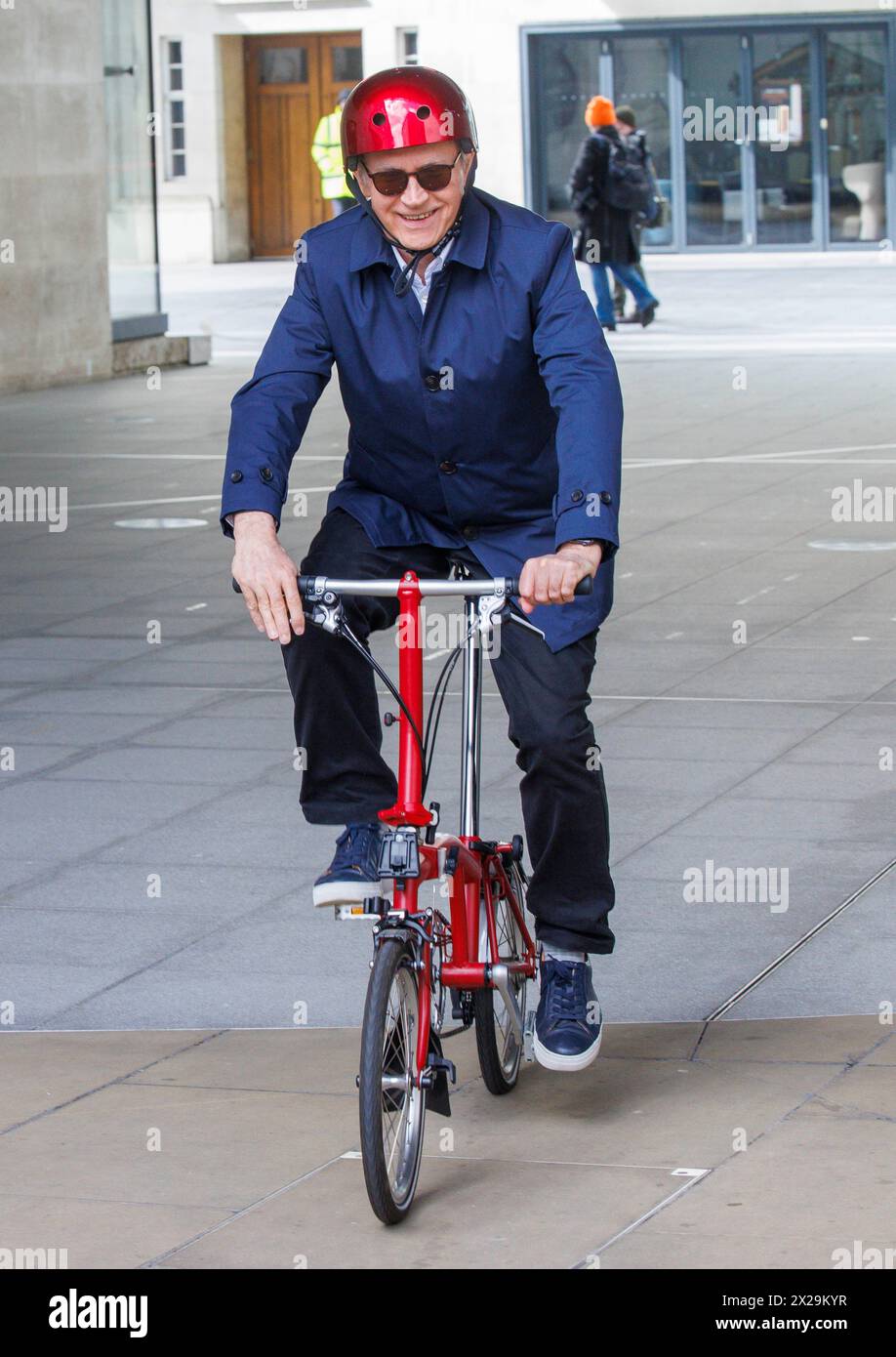 Londres, Royaume-Uni. 21 avril 2024. Luke Johnson, Chaiman de Gails et du Brighton Pier Group à la BBC pour dimanche avec Laura Kuenssberg. Luke Oliver Johnson est un entrepreneur britannique. Il est un ancien président de la chaîne Pizza Express, de la Royal Society of Arts et de Channel 4. Johnson se qualifie de « projecteur », conformément au terme du XVIIe siècle pour désigner un homme impliqué dans de nombreuses affaires différentes crédit : Mark Thomas/Alamy Live News Banque D'Images