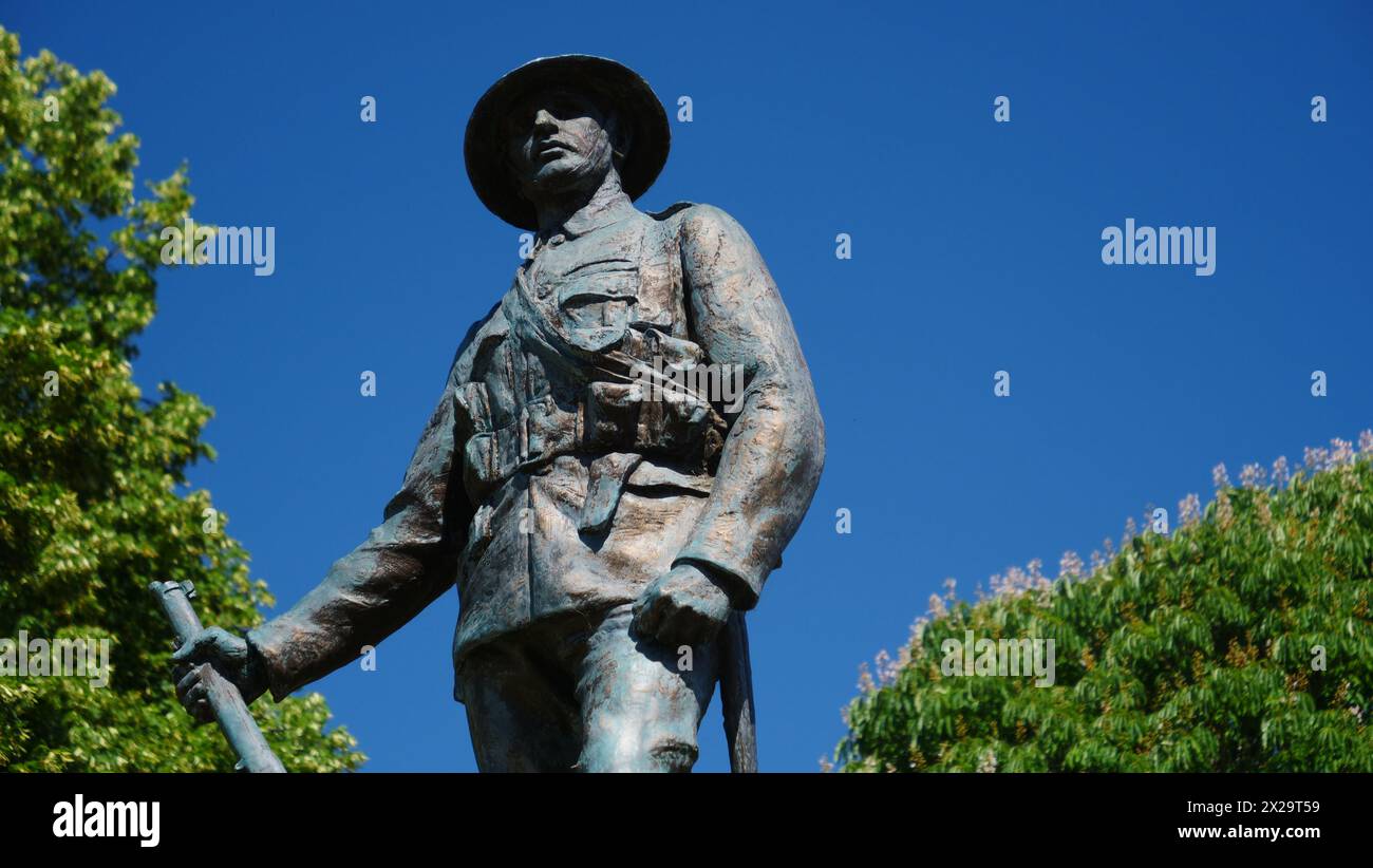 Le mémorial de guerre du Kings Royal Rifle corps à la cathédrale de Winchester, Hampshire, Angleterre, en souvenir des morts au combat dans deux guerres mondiales. Banque D'Images