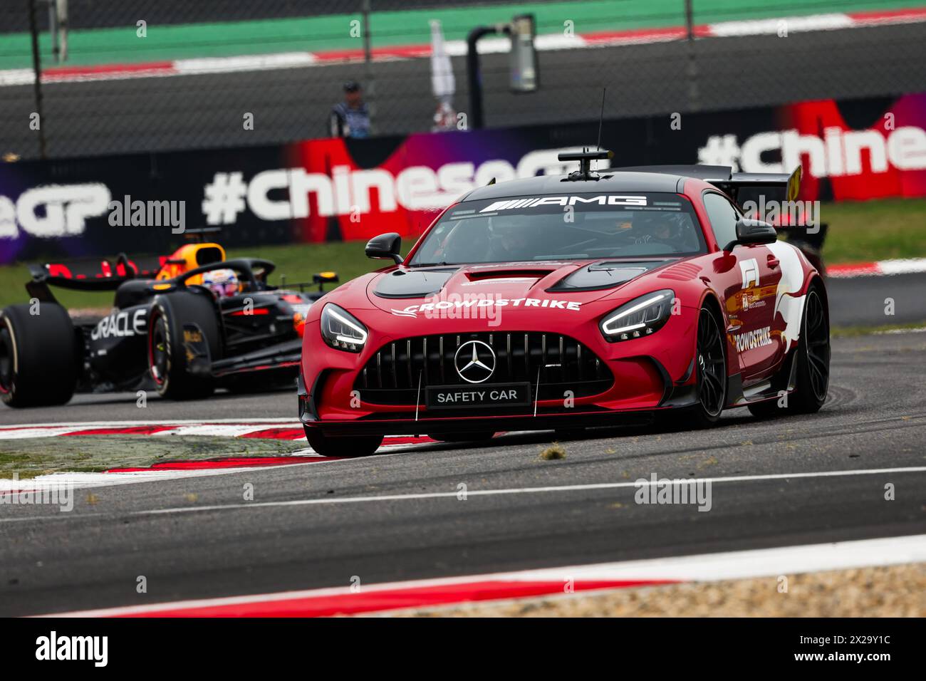 La FIA Mercedes-AMG GT Black Series Safety car en action lors du Grand Prix de Chine de formule 1 Lenovo 2024, 5ème manche du Championnat du monde de formule 1 2024 du 19 au 21 avril 2024 sur le circuit international de Shanghai, à Shanghai, en Chine Banque D'Images