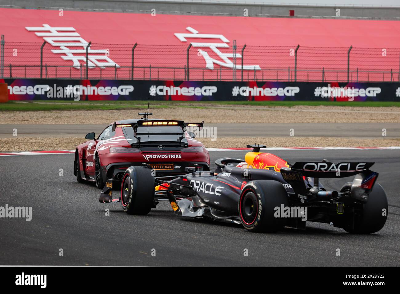 La FIA Mercedes-AMG GT Black Series Safety car en action lors du Grand Prix de Chine de formule 1 Lenovo 2024, 5ème manche du Championnat du monde de formule 1 2024 du 19 au 21 avril 2024 sur le circuit international de Shanghai, à Shanghai, en Chine Banque D'Images