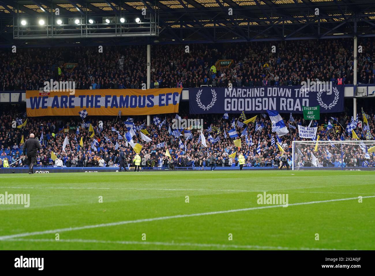 Les supporters d'Everton révèlent des messages avant le match de premier League à Goodison Park, Liverpool. Date de la photo : dimanche 21 avril 2024. Banque D'Images