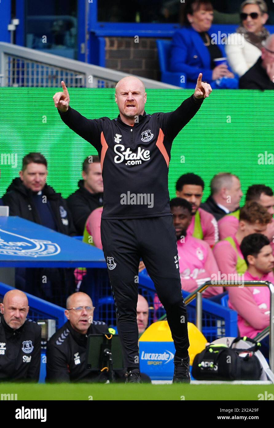 L'entraîneur d'Everton, Sean Dyche, lors du match de premier League à Goodison Park, Liverpool. Date de la photo : dimanche 21 avril 2024. Banque D'Images
