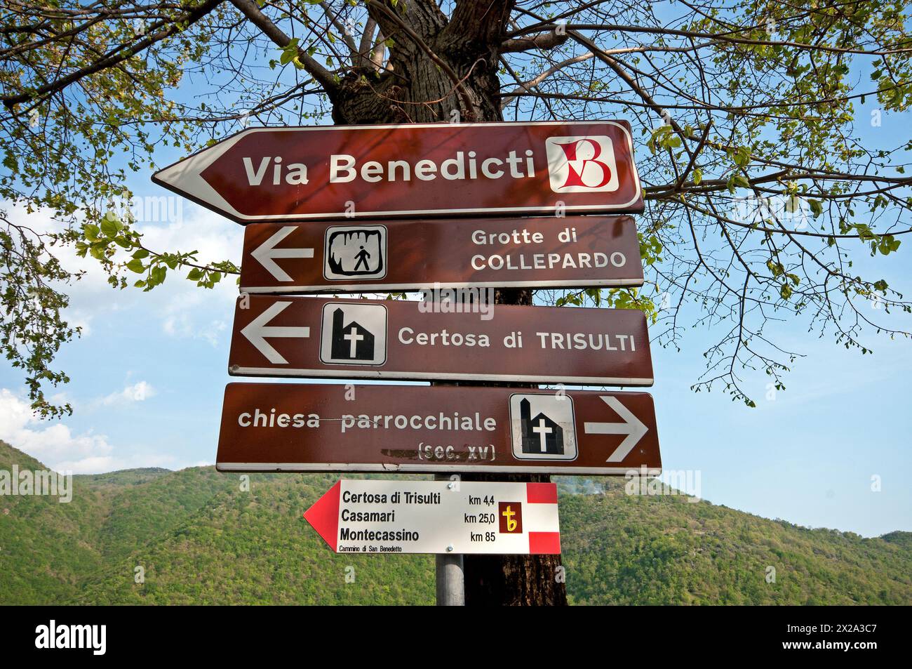 Panneau attractions à Collepardo, Lazio, Italie Banque D'Images