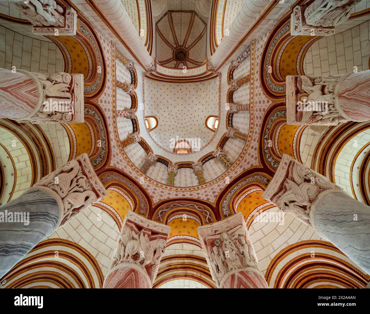 Chauvigny, St-Pierre, Blick in das Chorgewölbe mit Kapitellen Banque D'Images