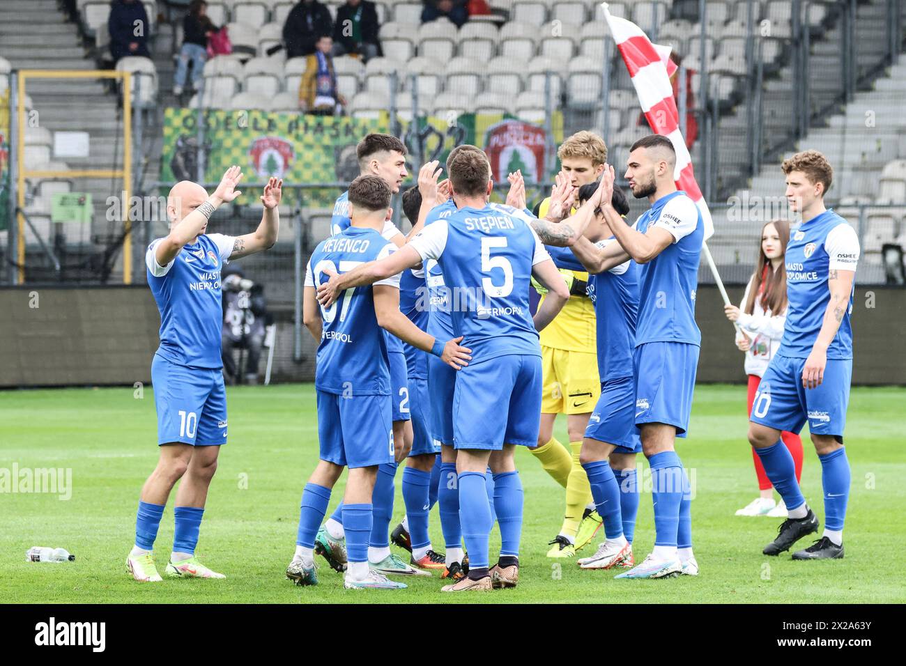 Cracovie, Pologne. 21 avril 2024. 04.21.2024 Cracovie (Cracovie) Pologne, Football, PKO BP Ekstraklasa (première ligue polonaise - premier niveau), Sezon (saison) 2023/2024, Cracovie - Puszcza Niepolomice op : équipe Puszcza Niepolomice avant le match (druzyna przed meczem) crédit : Konrad Swierad/Alamy Live News Banque D'Images