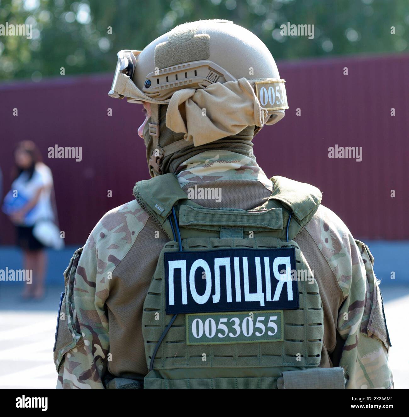 Soldat entièrement équipé de KORD (force de frappe de la police ukrainienne), debout sur un sol, inscription police sur pare-balles. 5 septembre 2018. Kiev, Ukra Banque D'Images