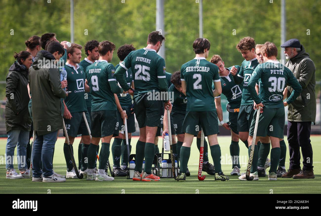 Waterloo, Belgique. 21 avril 2024. Les joueurs de Watduck photographiés lors d'un match de hockey entre les Ducks de Waterloo et Braxgata, le dimanche 21 avril 2024 à Waterloo, le jour 21 de la saison 2023-2024, de la Ligue belge de hockey masculin. BELGA PHOTO VIRGINIE LEFOUR crédit : Belga News Agency/Alamy Live News Banque D'Images