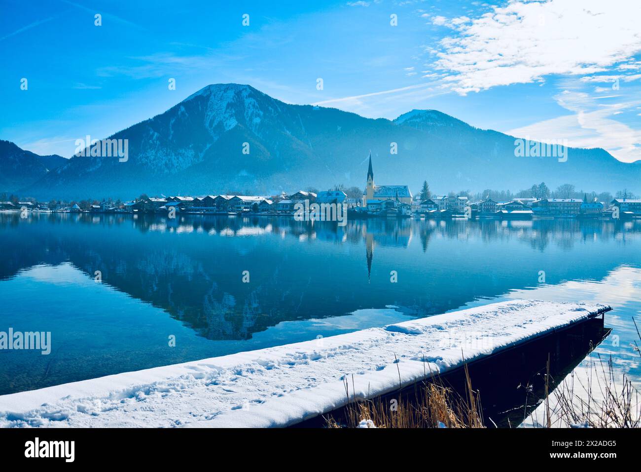 Une paisible journée d'hiver ensoleillée à Tegernsee Banque D'Images