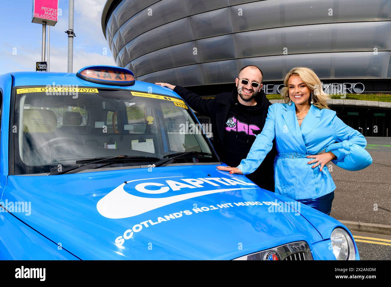 FAT Brestovci et Tallia Storm sont arrivés aux studios de Capital pour accueillir le nouveau petit-déjeuner show de Capital Scotland ce matin. La toute nouvelle émission est diffusée Banque D'Images