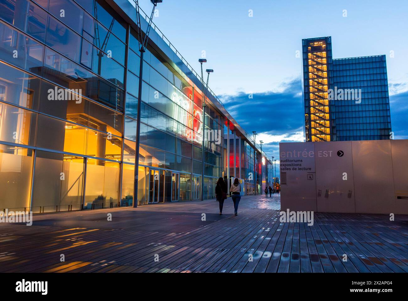 Paris, France, Front, cinéma français, 13ème arrondissement, MK2 Bibliotheque Cinéma, personnes, extérieur, entrée du théâtre Banque D'Images
