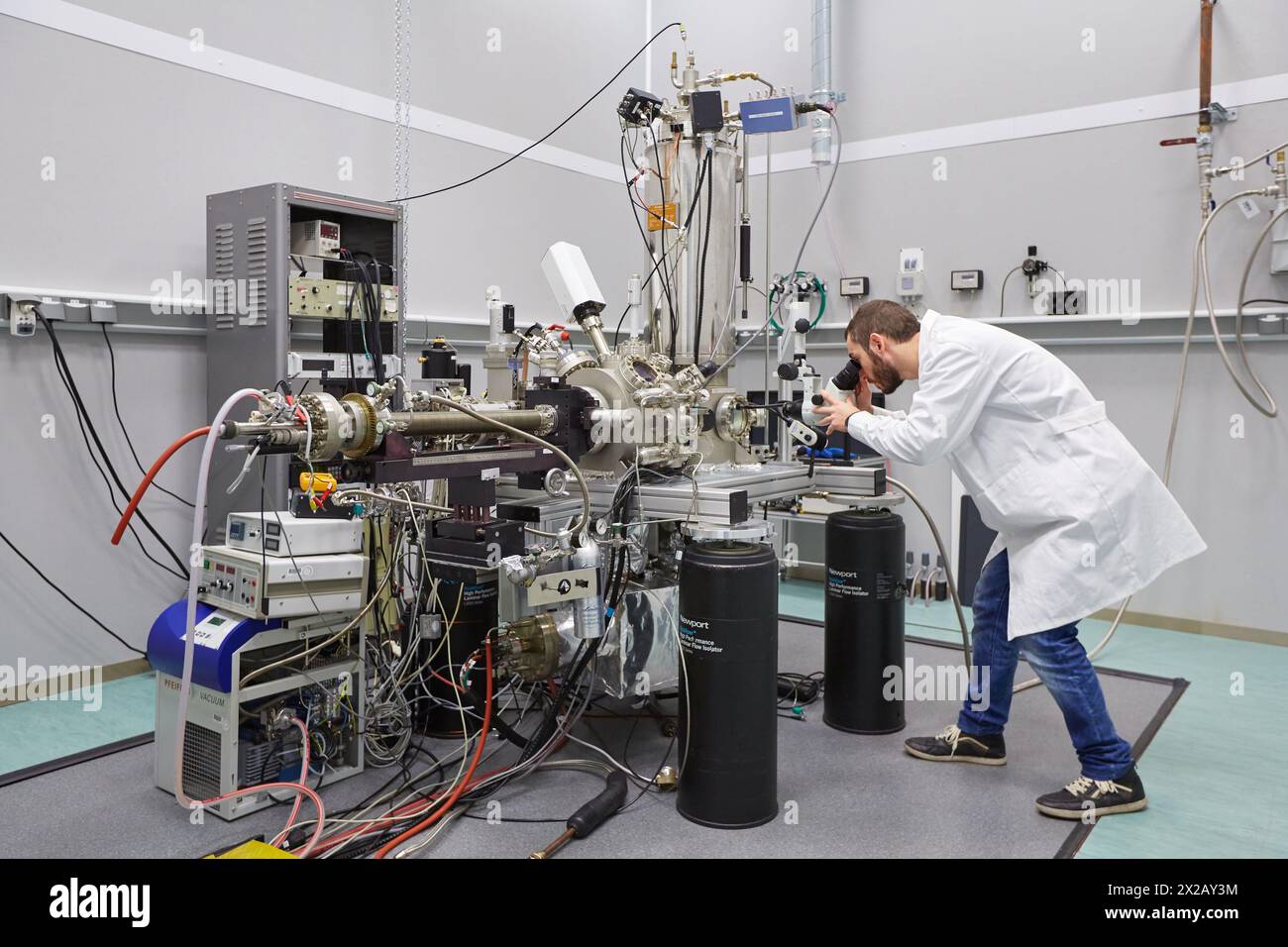 Recherche pour étudier les lois du magnétisme, de l'optique et de l'électronique à l'échelle des atomes et des molécules. Microscopie à sonde à balayage basse température à Banque D'Images