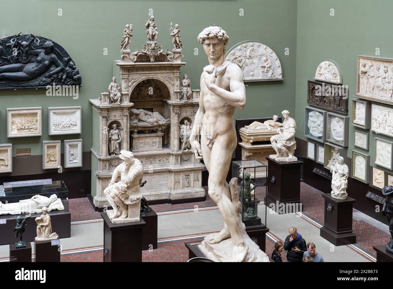 Weston Cast court dans le musée V&A présentant des reproductions du XIXe siècle de monuments de la Renaissance italienne, dont le David de Michel-Ange. ROYAUME-UNI Banque D'Images