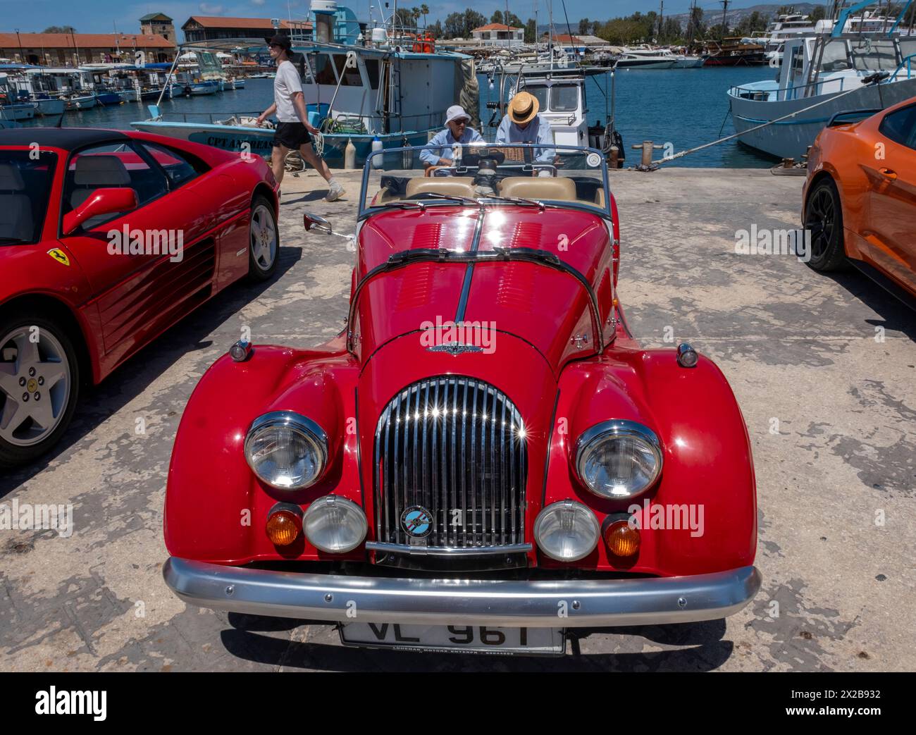 Voiture de sport Red Morgan, Paphos Classic Vehicle Club Harbour Show, Paphos, Chypre Banque D'Images