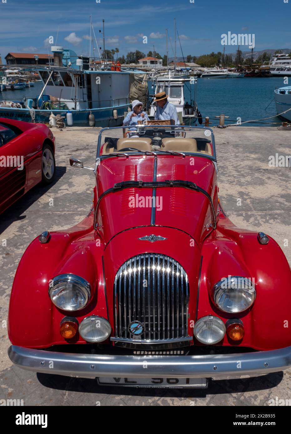 Voiture de sport Red Morgan, Paphos Classic Vehicle Club Harbour Show, Paphos, Chypre Banque D'Images