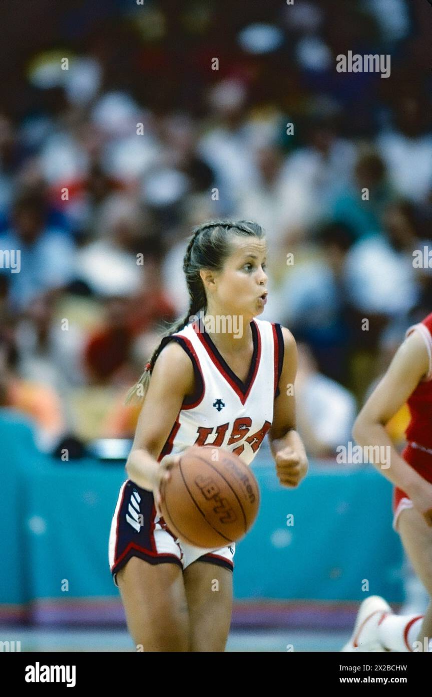 Kim Mulkey (États-Unis) participe au match pour la médaille d'or des Jeux olympiques d'été de 1984 en basketball féminin. Banque D'Images