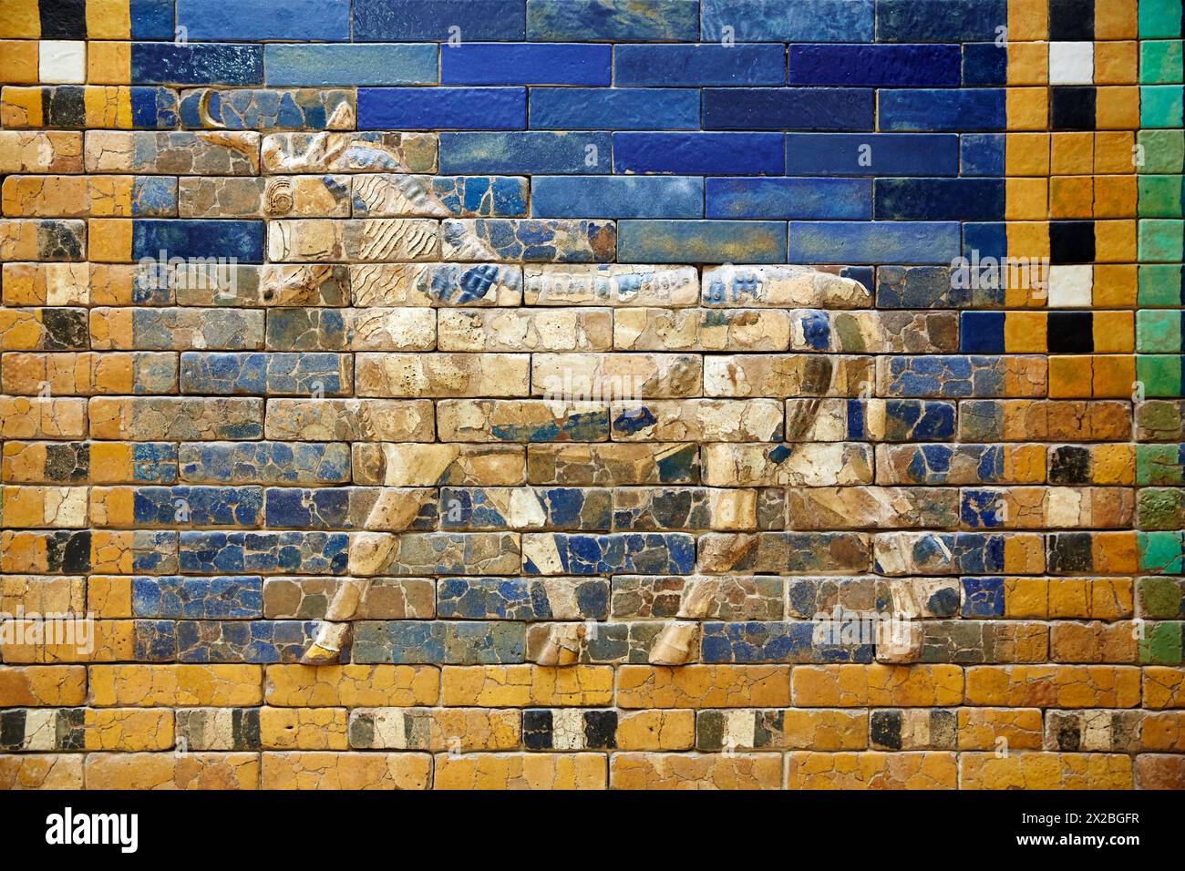 Ishtar Gate de l'ancienne ville de Babylone, Musée de Pergame, Berlin, Allemagne. Banque D'Images