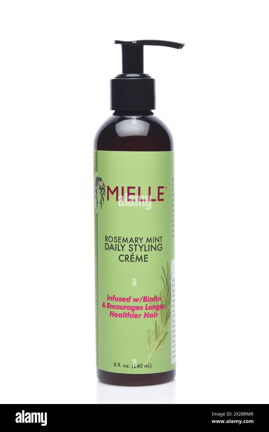 IRVINE, CALIFORNIE - 20 avril 2024 : une bouteille de mielle Rosemary Mint Daily Styling Creme. Banque D'Images