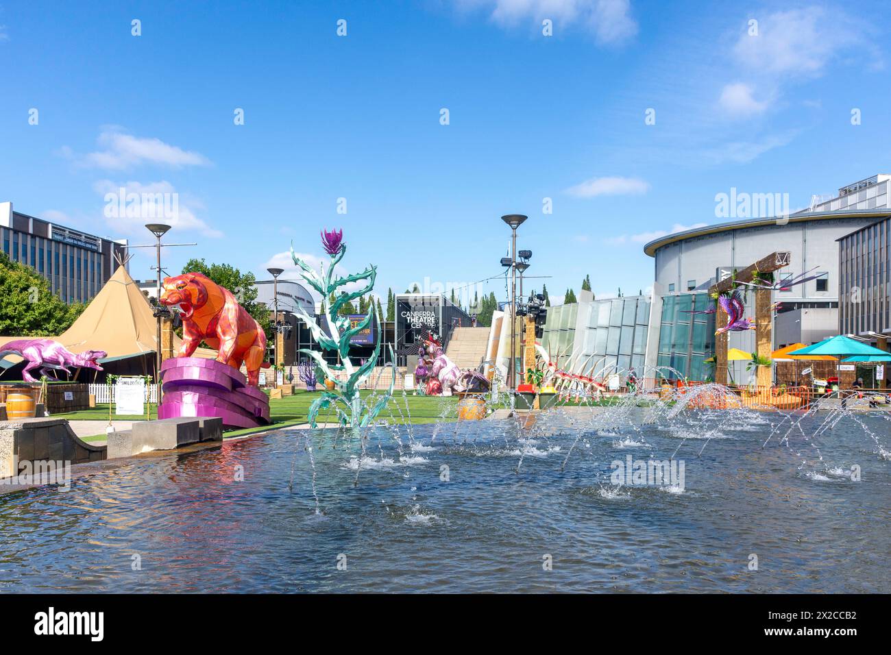 Parc à thème dinasaure pour enfants et fontaine, Civic Square, Central Canberra, Canberra, territoire de la capitale australienne, Australie Banque D'Images