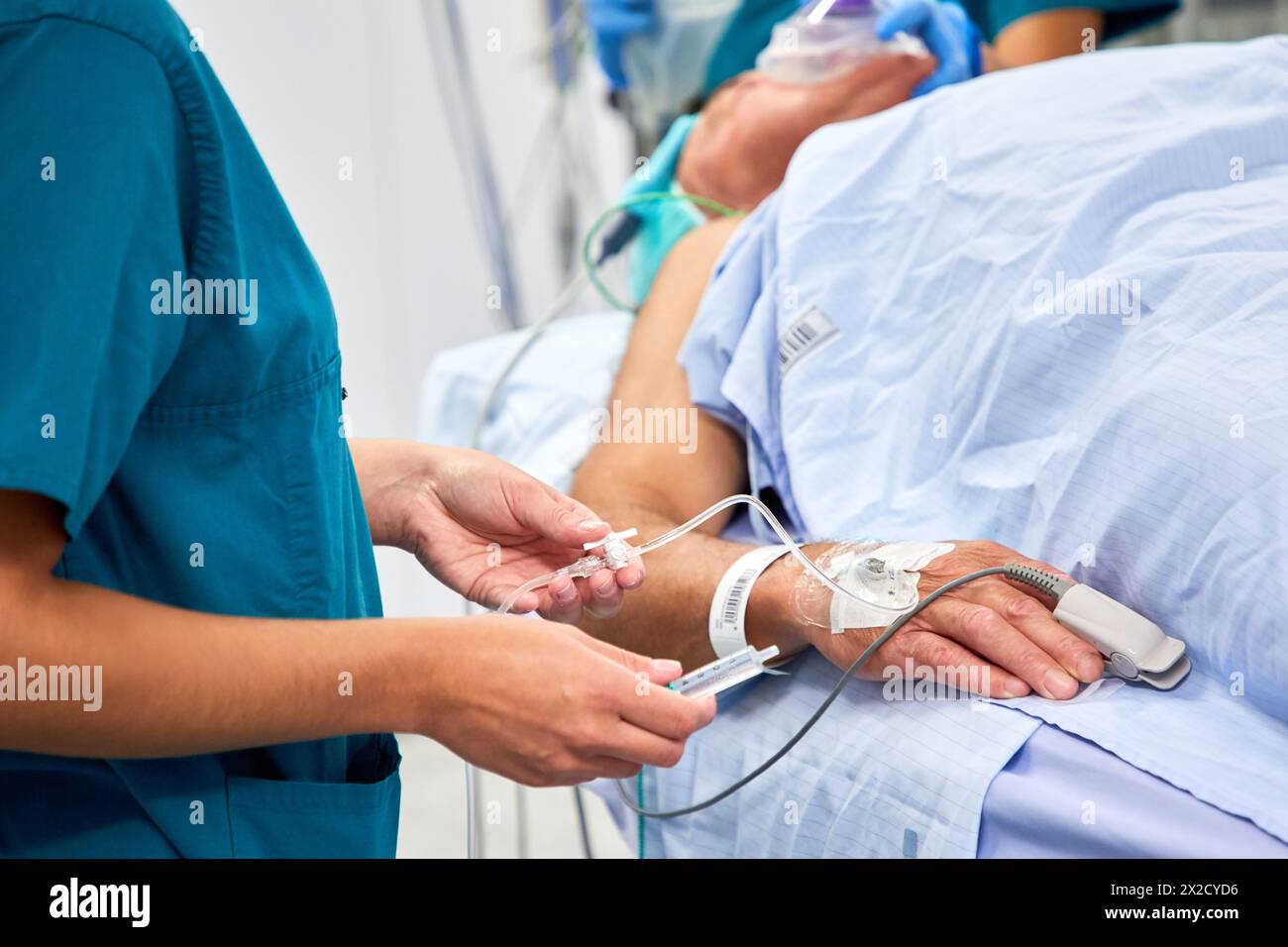 Anesthésie, traitement chirurgical du cancer de la prostate, prostatectomie radicale, robot chirurgical Da Vinci, équipe de chirurgiens des médecins Madina & Azparren, Urol Banque D'Images