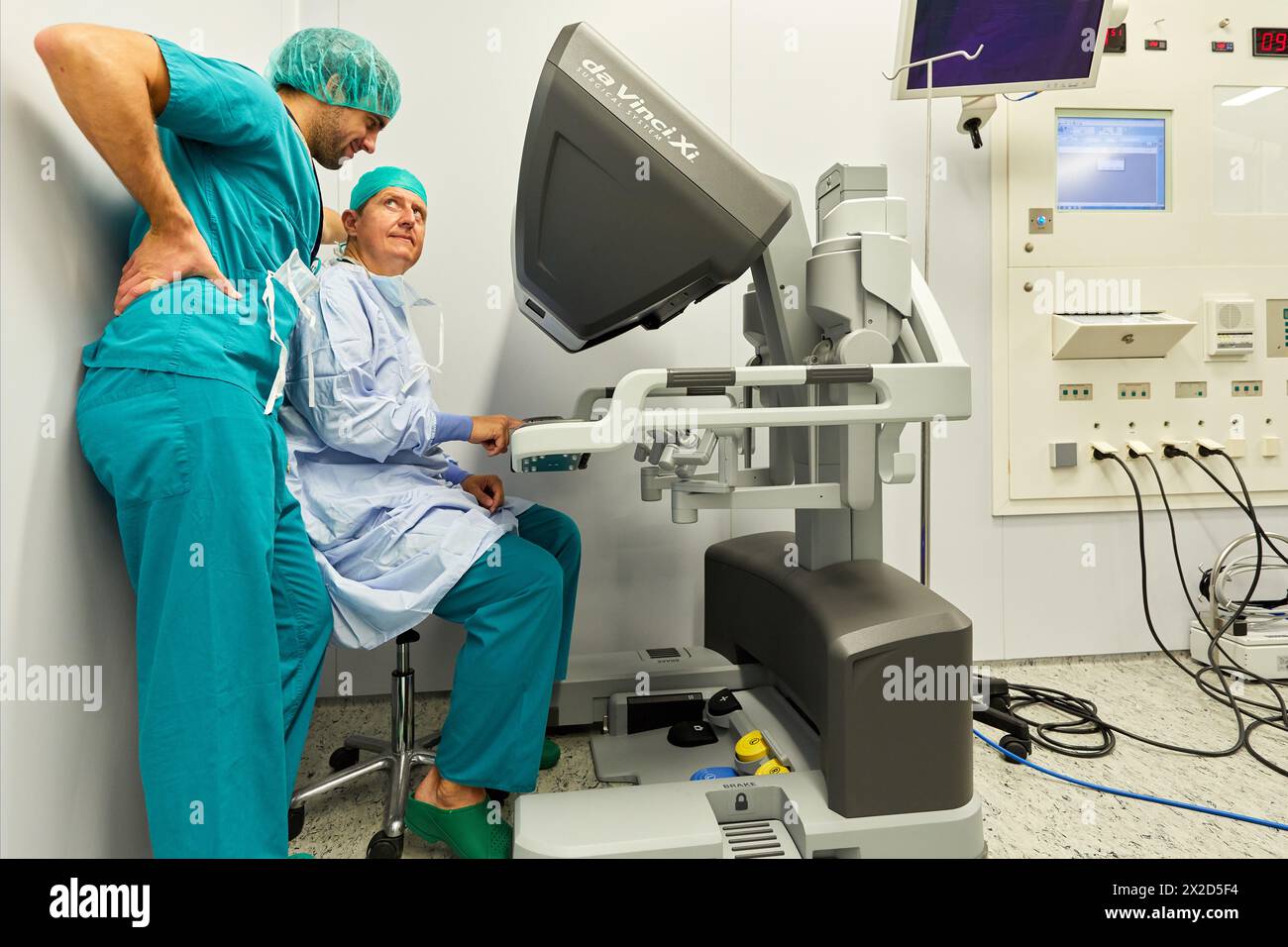 Traitement chirurgical du cancer de la prostate, prostatectomie radicale, robot chirurgical Da Vinci, équipe de chirurgiens des docteurs Madina & Azparren, Urologie, chirurgie Banque D'Images