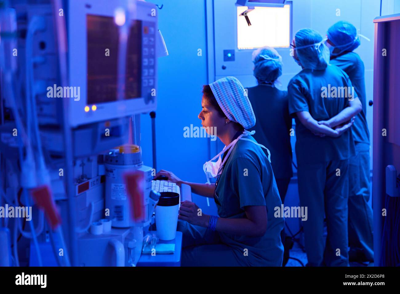 Anesthésiste, urologie, chirurgie, salle d'opération, hôpital Onkologikoa, Institut d'oncologie, Centre de cas pour la prévention, le diagnostic et le traitement du cancer Banque D'Images