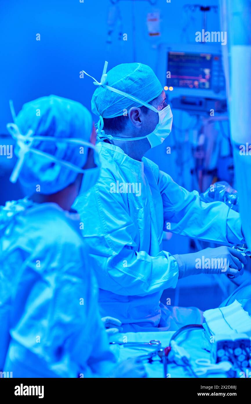 Traitement chirurgical du cancer de la prostate, prostatectomie radicale, robot chirurgical Da Vinci, équipe de chirurgiens des docteurs Madina & Azparren, Urologie, chirurgie Banque D'Images