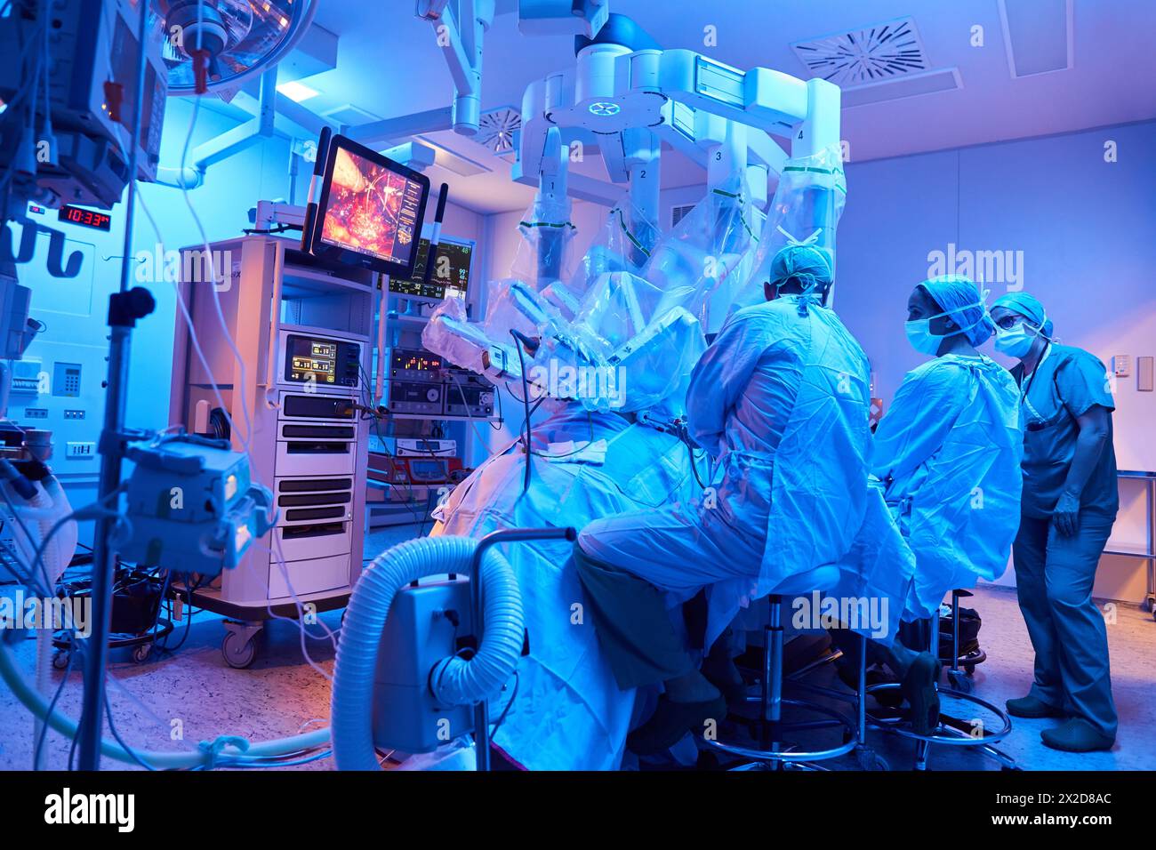 Traitement chirurgical du cancer de la prostate, prostatectomie radicale, robot chirurgical Da Vinci, équipe de chirurgiens des docteurs Madina & Azparren, Urologie, chirurgie Banque D'Images