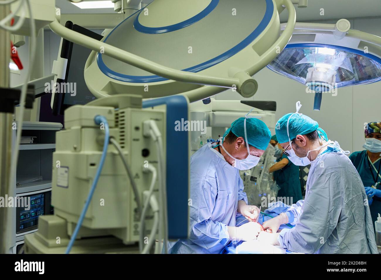 Traitement chirurgical du cancer de la prostate, prostatectomie radicale, robot chirurgical Da Vinci, équipe de chirurgiens des docteurs Madina & Azparren, Urologie, chirurgie Banque D'Images