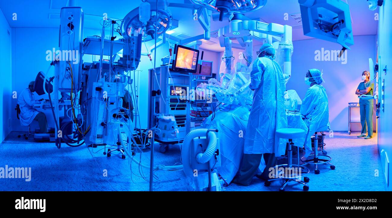 Traitement chirurgical du cancer de la prostate, prostatectomie radicale, robot chirurgical Da Vinci, équipe de chirurgiens des docteurs Madina & Azparren, Urologie, chirurgie Banque D'Images