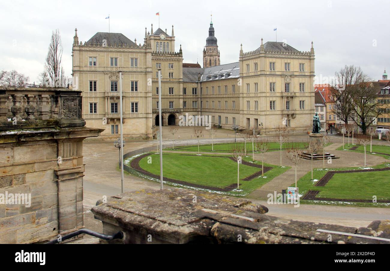 Palais d'Ehrenburg, palais ducal avec extérieur de renouveau gothique du XIXe siècle, face au côté sud de la Schlossplatz, Coburg, Allemagne Banque D'Images