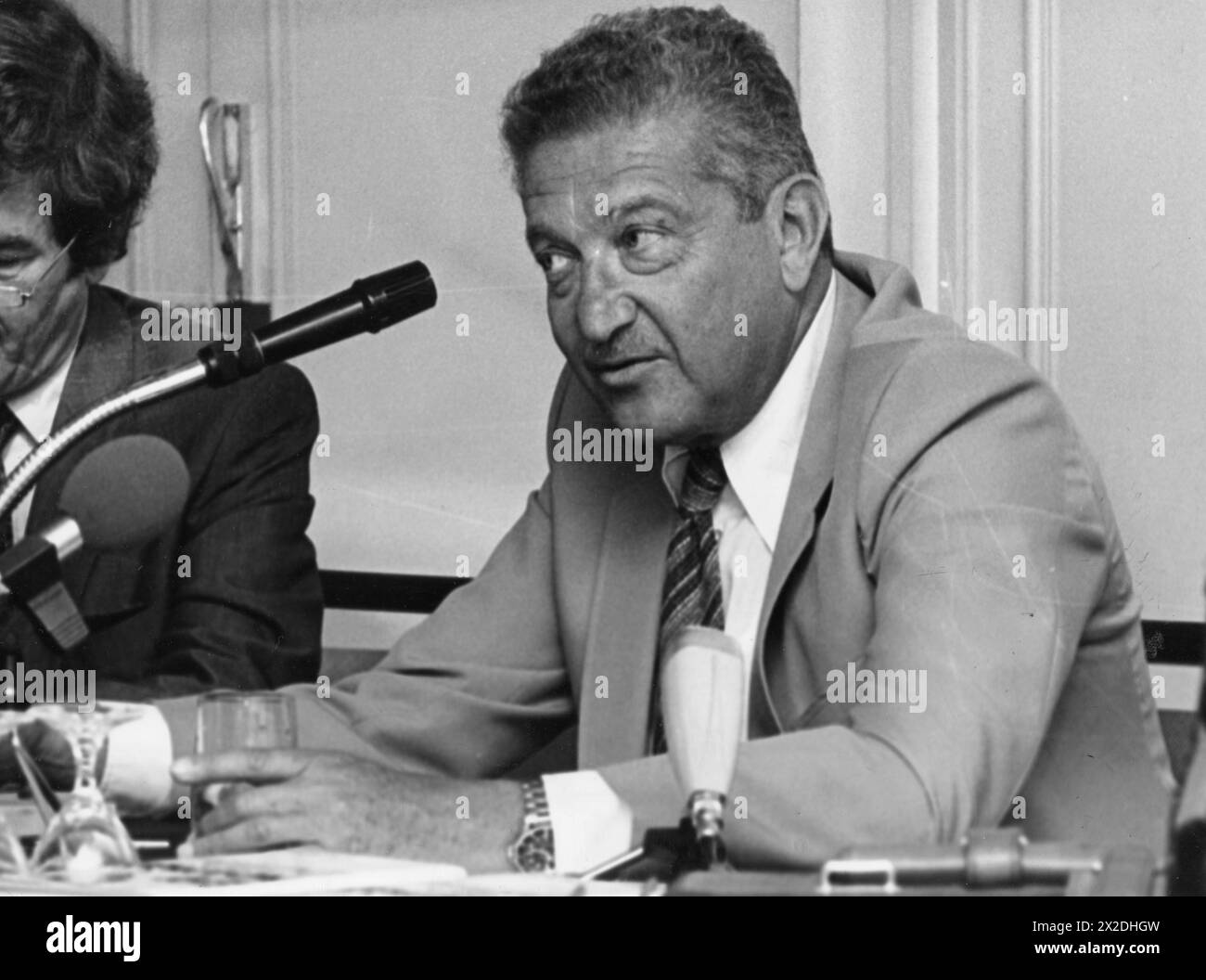 Weizman, Ezer, 15.6.1924 - 24.4,2005, général et homme politique israélien, lors d'une conférence de presse, SUPPLÉMENT-DROITS-AUTORISATION-INFO-NOT-AVAILABLE Banque D'Images