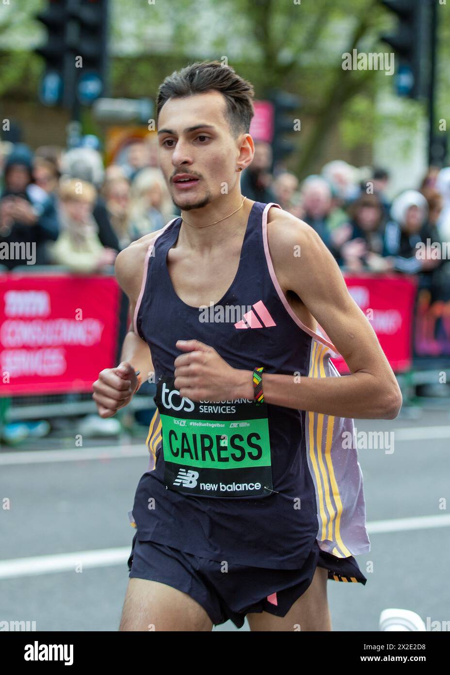 21 avril 2024, Londres, Royaume-Uni. Événement : Marathon de Londres 2024. Légende : Emile Cairess (GBR) photo : Mark Dunn / Alamy Live News Banque D'Images