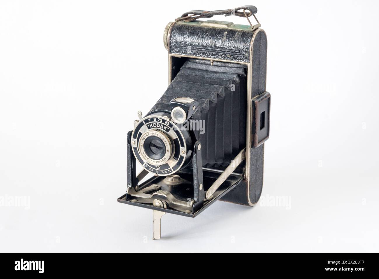 Ancien modèle d'appareil photo Kodak Junior 620 à film rouleau moyen format. Produit 1933 - 1939. Banque D'Images
