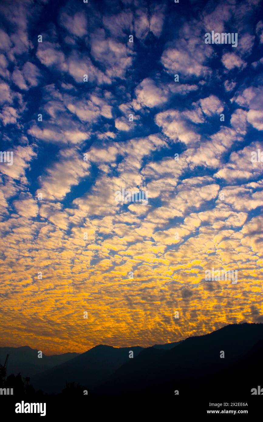 La formation de nuages au-dessus de l'Himalaya Banque D'Images