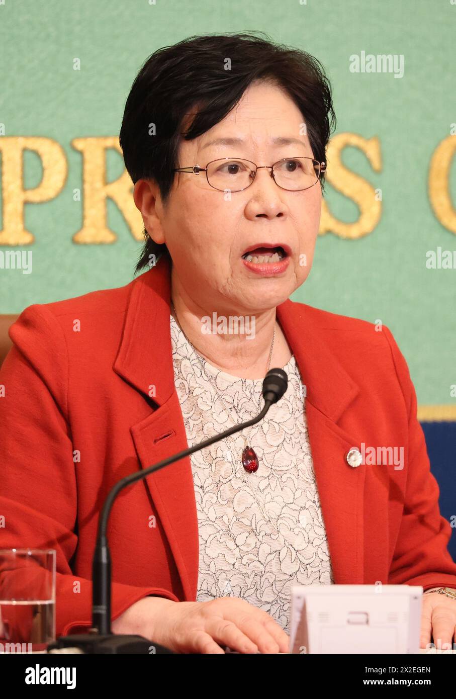 Tokyo, Japon. 22 avril 2024. Reiko Fuchigami, nouveau président de la Fédération japonaise des avocats, s'exprime au Japan National Press Club à Tokyo le lundi 22 avril 2024. Fuchigami a été installée en tant que poste le 1er avril et elle est la première femme à diriger les trois organisations judiciaires japonaises d'avocats, de procureurs et de juges. (Photo de Yoshio Tsunoda/AFLO) Banque D'Images