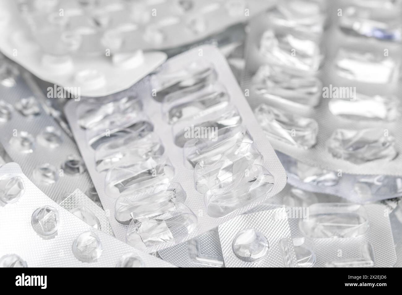 Contexte des paquets de médicaments usagés. Emballage blister en plastique vide Banque D'Images