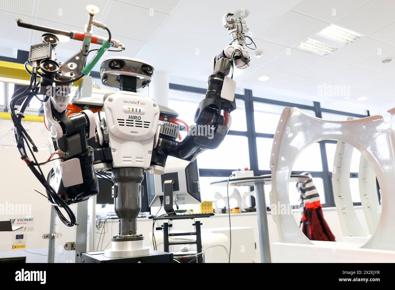 Robot à deux bras pour robotique flexible. Robot humanoïde pour les tâches d'assemblage automobile en collaboration avec People, Industry, Tecnalia Research & In Banque D'Images