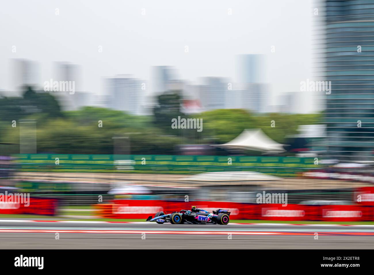 SHANGHAI, CHINE - 21 AVRIL : Pierre Gasly, Alpine A523 lors du Grand Prix de F1 de Chine sur le circuit international de Shanghai le 21 avril 2024 à Shanghai, Chine. (Photo de Michael Potts/BSR Agency) Banque D'Images